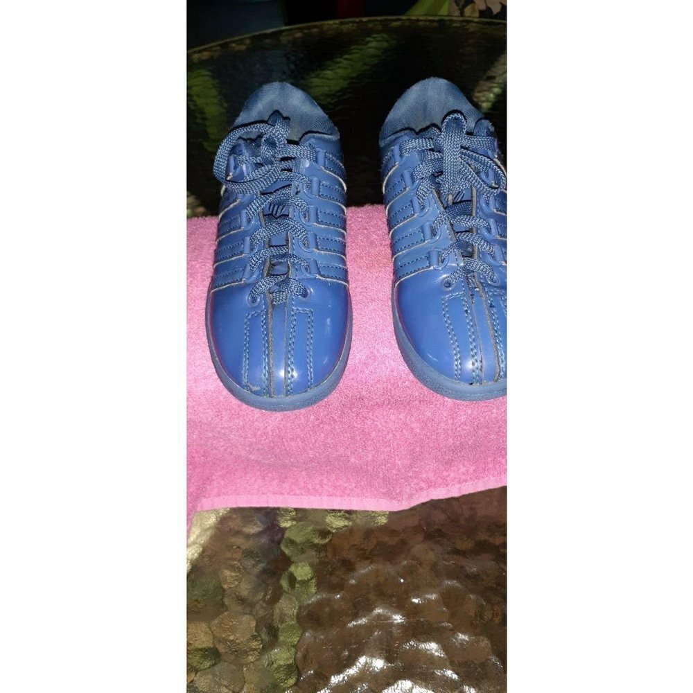 Girls sneakers